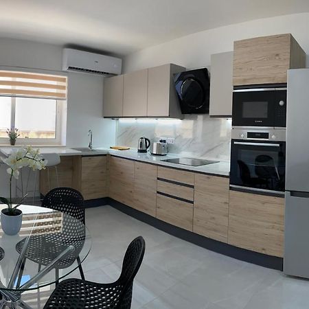 Seaside Apartment In Gzira Luaran gambar