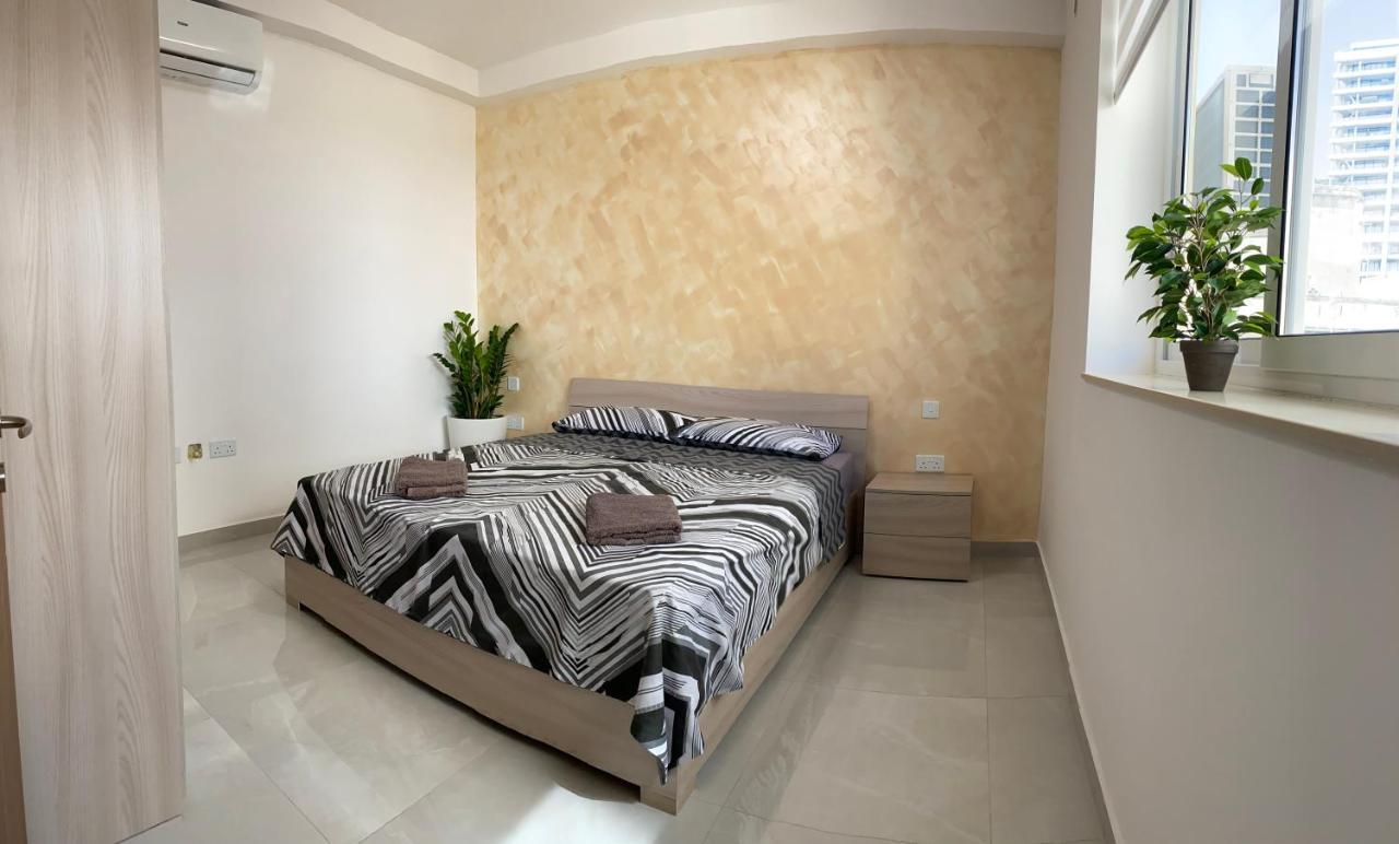 Seaside Apartment In Gzira Luaran gambar